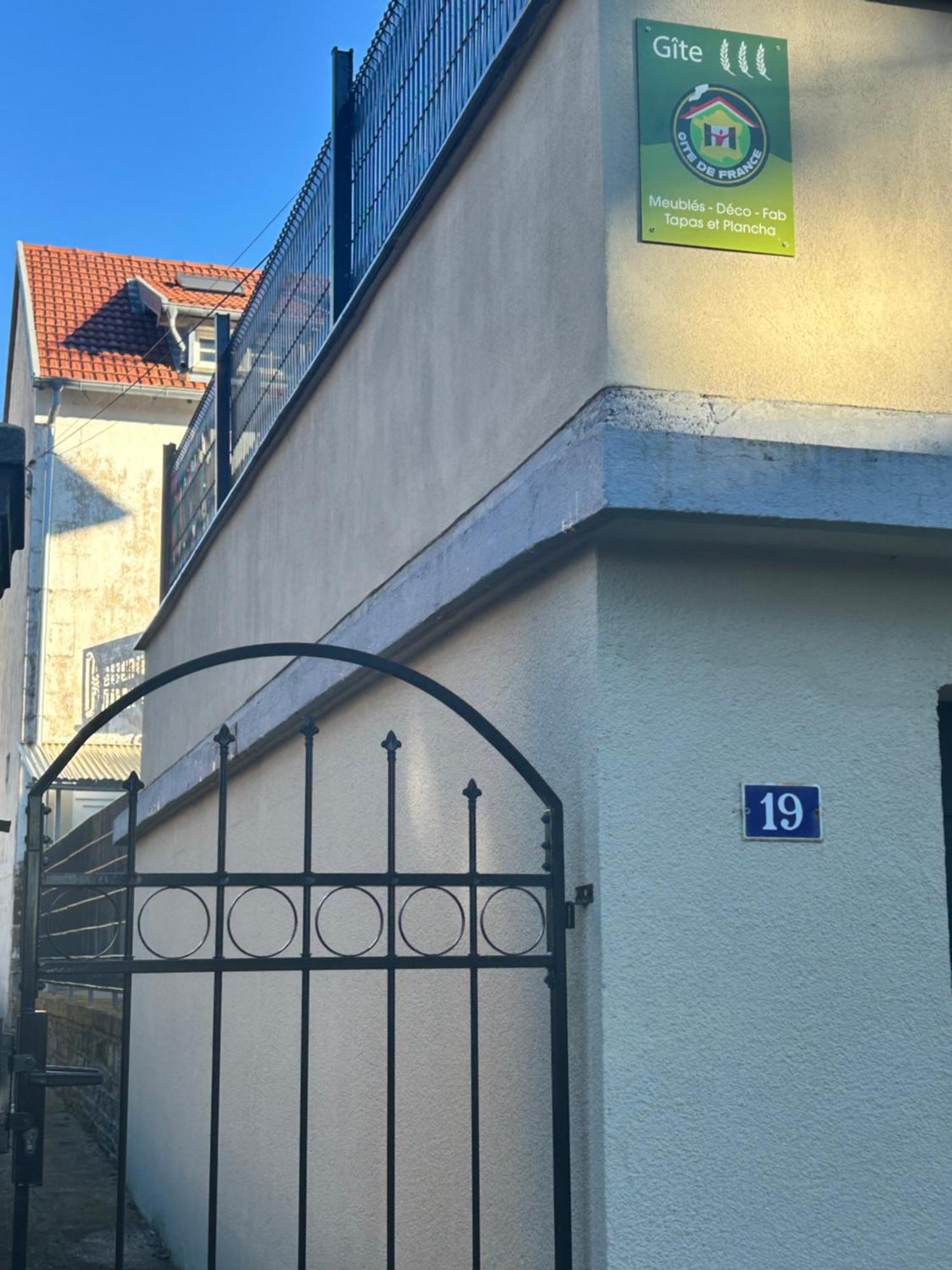 Apartamento Meubles Deco Fab - Plancha Luxeuil-les-Bains Exterior foto